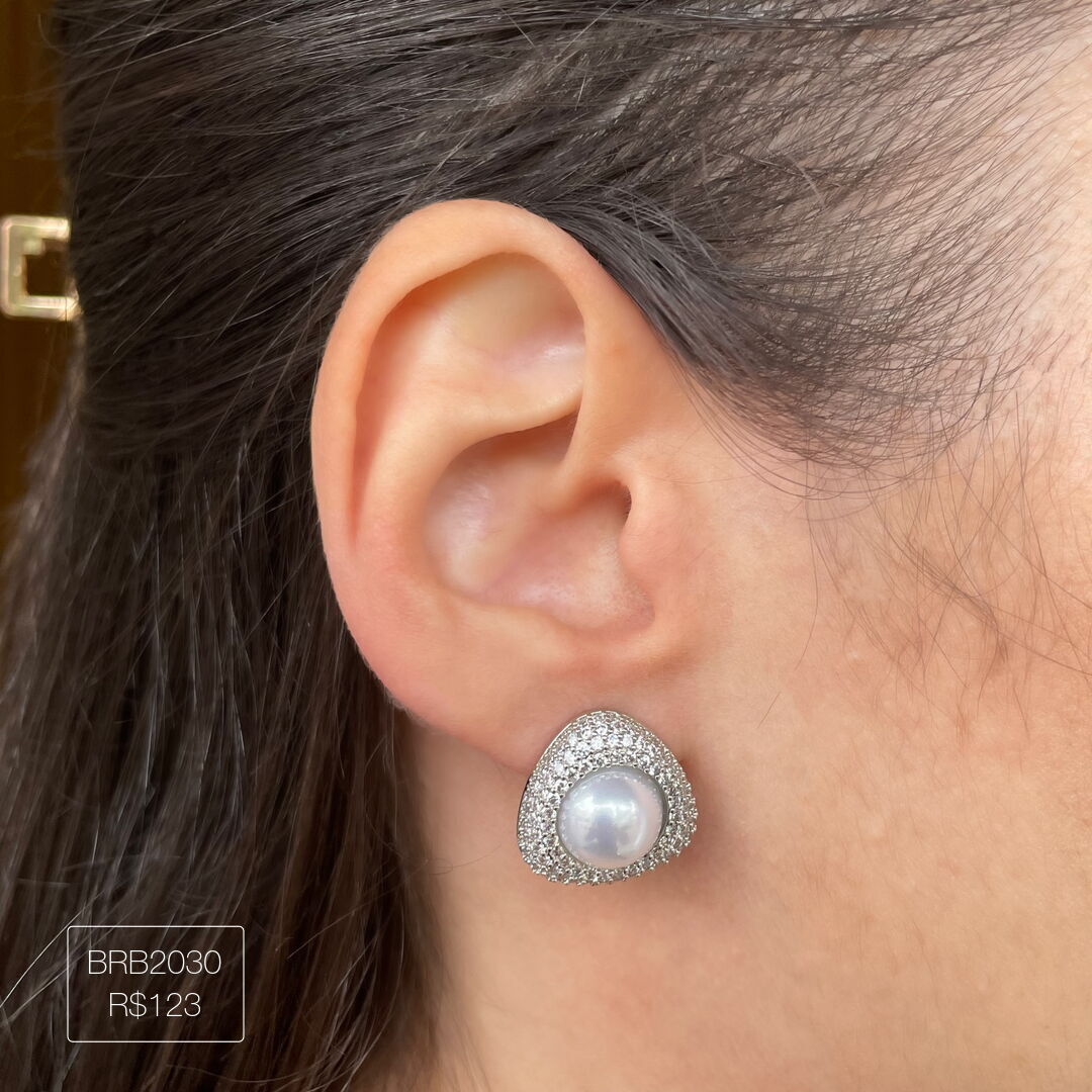 Brinco Triangular c/ Pérola Cravejado Cristal Prateado